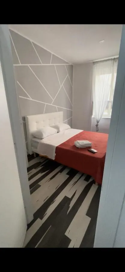 Room Rental Piazza Garibaldi Nápoly 0*,  Olaszország